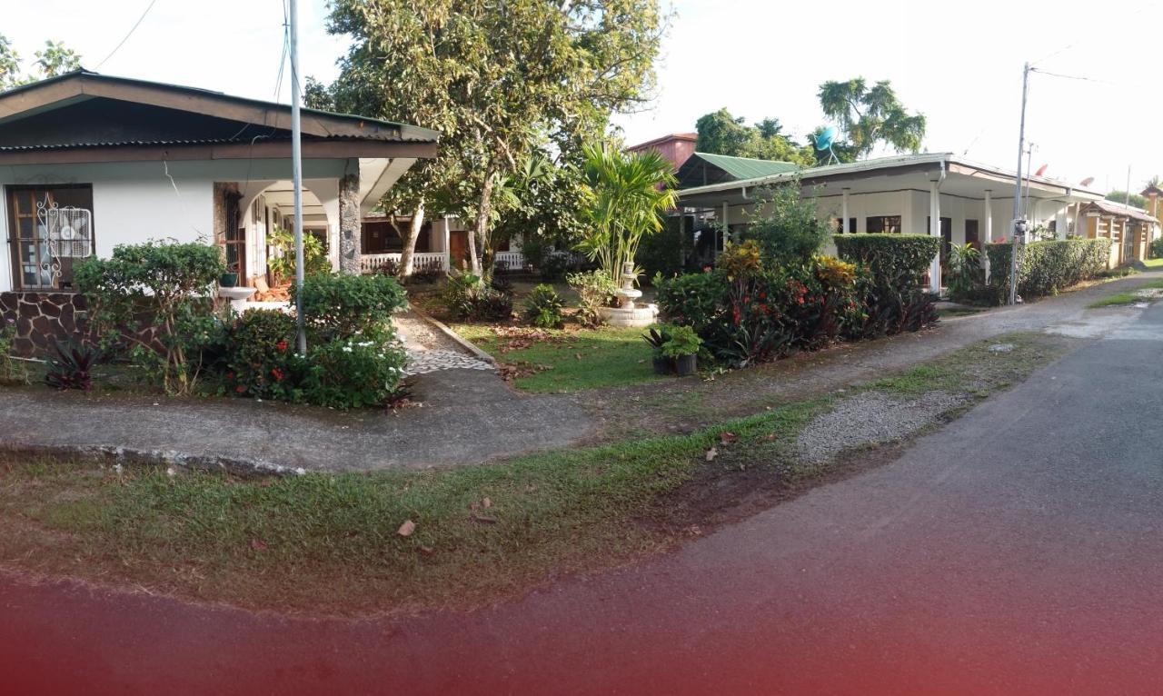 Cabinas Smith Cahuita Bagian luar foto