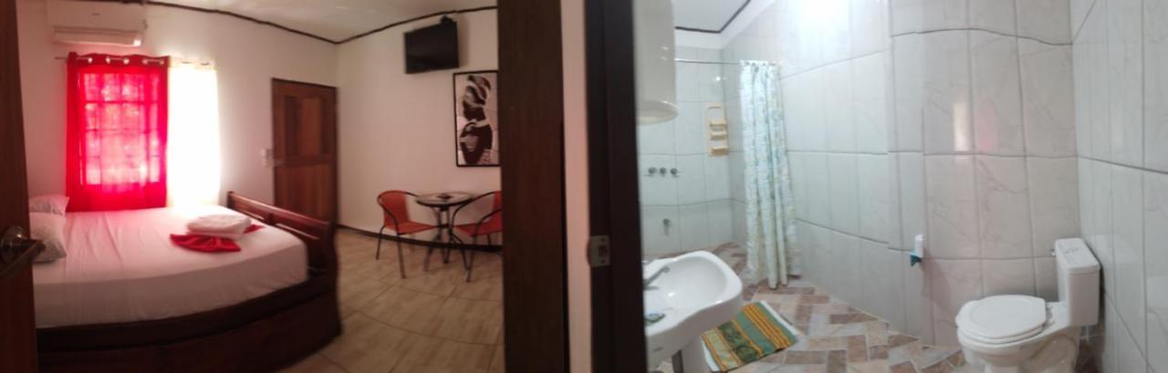 Cabinas Smith Cahuita Bagian luar foto