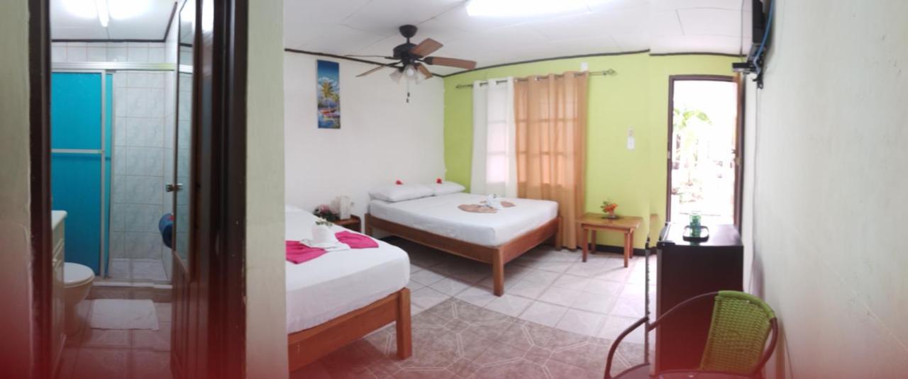 Cabinas Smith Cahuita Bagian luar foto