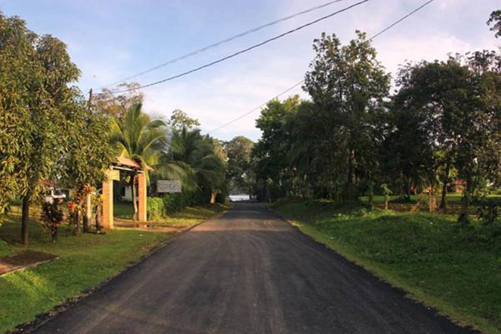 Cabinas Smith Cahuita Bagian luar foto